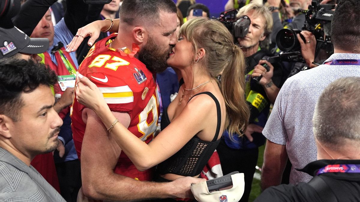 Super Bowl obrazem: Obhájci Chiefs, Taylor Swift v objetí a Usherova show
